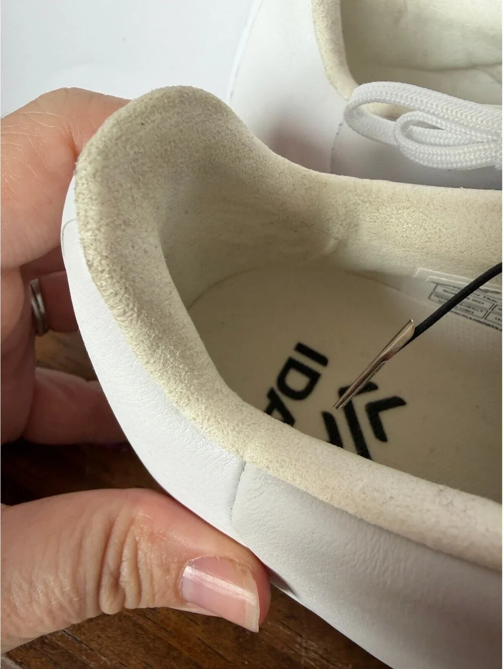 IDA White Quilted Soccer Cleats Size 8 Women's